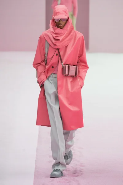 Look 25